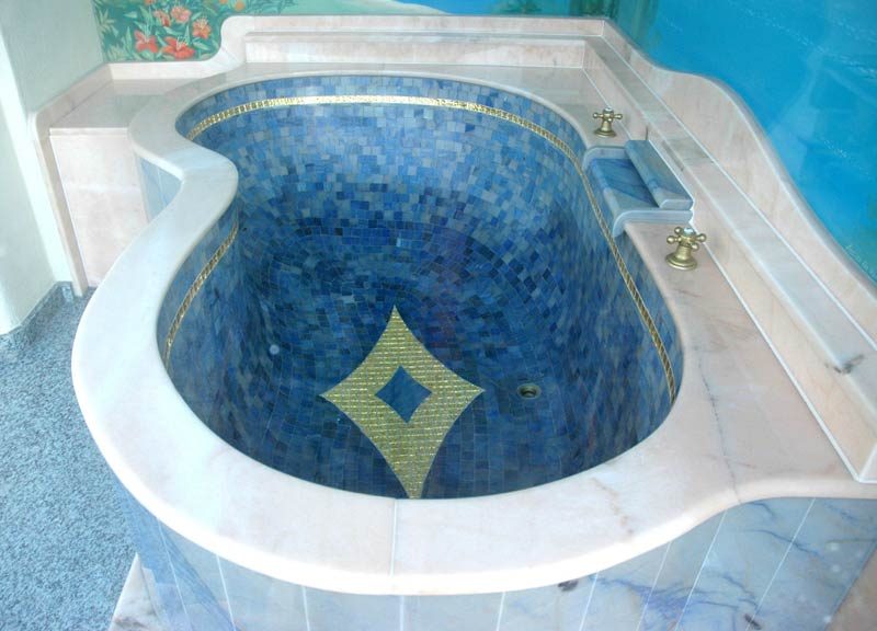 Azul Macauba Mosaik Badewanne mit Einleger und Goldmosaik